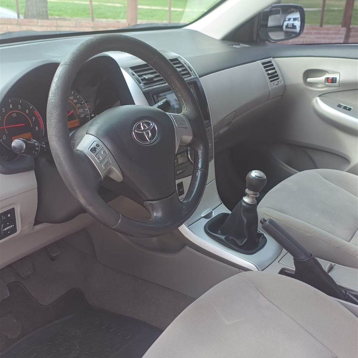 TOYOTA COROLLA - InfoGuia Traslasierra TOYOTA COROLLA - InfoGuia Traslasierra - TOYOTA COROLLA XEI 1.8 M/T ✔️modelo 2013 ✔️ Km:138.000 ✔️ Impecable estado Compra y Venta 🚘 Financiación y permuta 📲 3544-430878 Nos encontras en: 📍Simón Bolivar 1850 Mina Clavero 📍Córdoba (taninga)