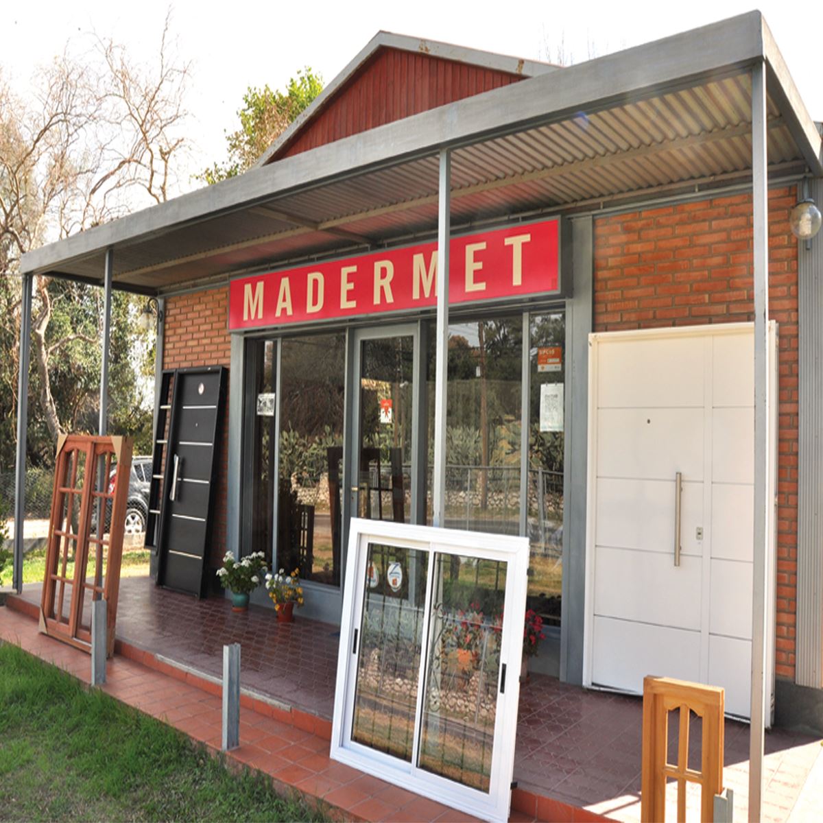 Aberturas Madermet - InfoGuia Traslasierra - puertas y portadas - placas -  corredizas y plegables portones de abrir y plegadizos ventanas, postigones, ventiluces todo en aluminio - madera y chapa.